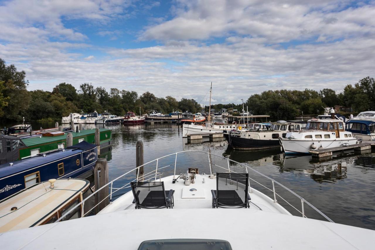 Отель Eucala Motor Yacht Ист-Молси Экстерьер фото