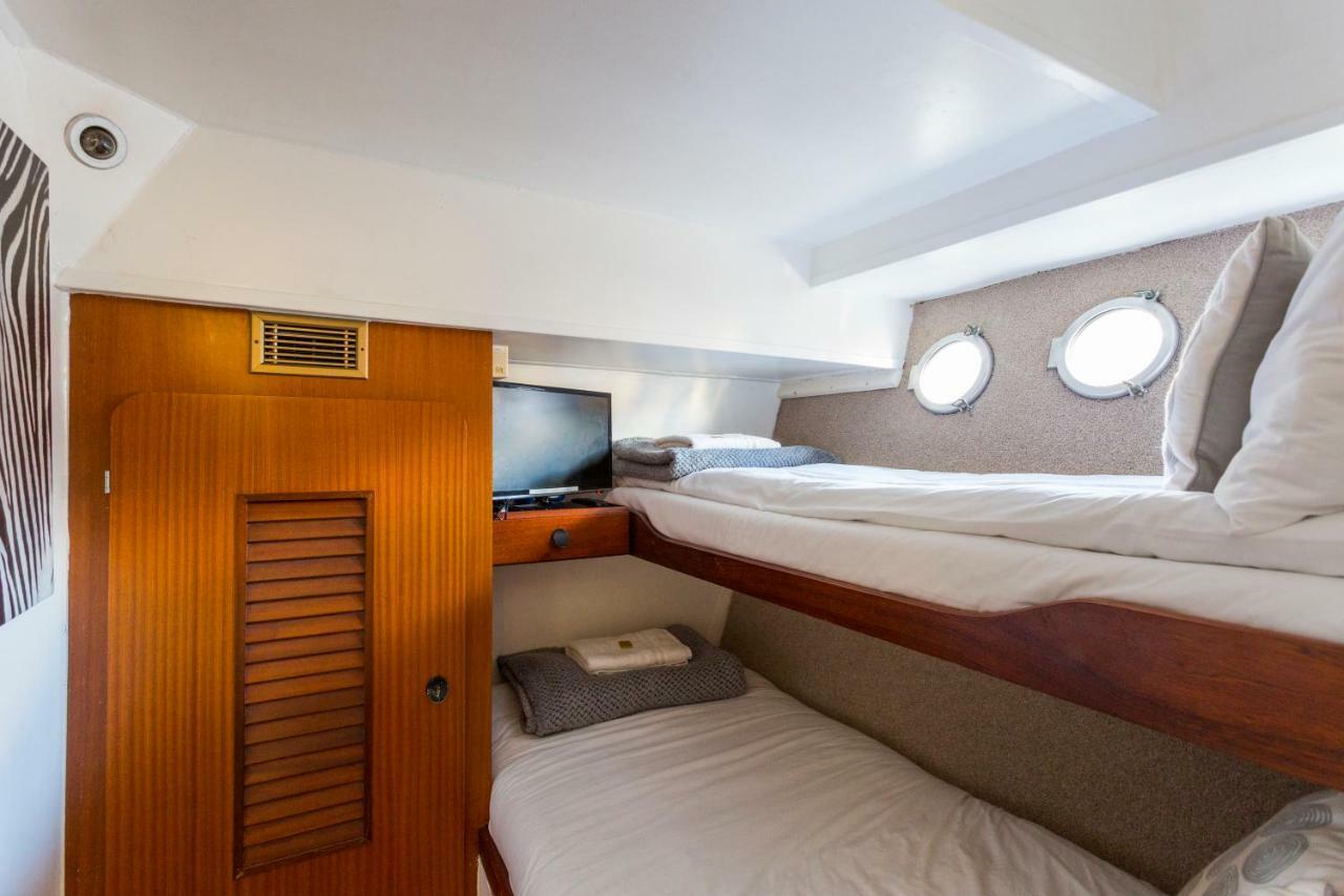 Отель Eucala Motor Yacht Ист-Молси Экстерьер фото