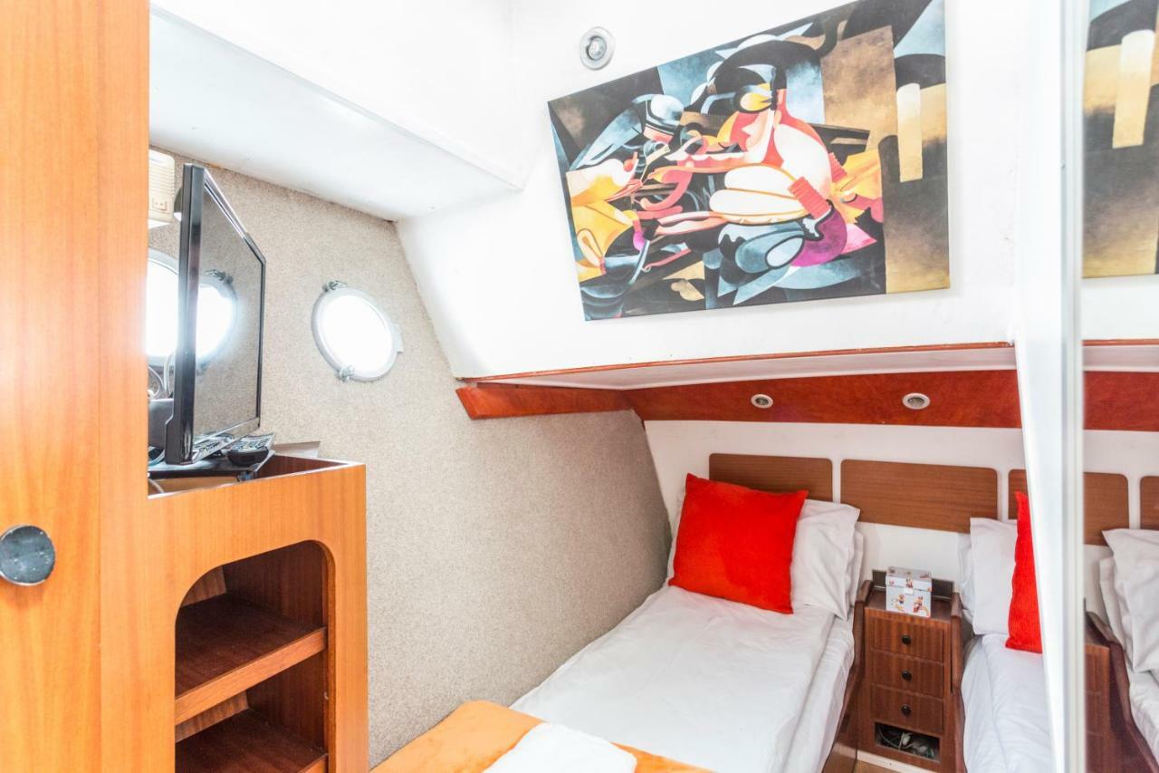 Отель Eucala Motor Yacht Ист-Молси Экстерьер фото